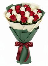 Букет Микс из красных и белых роз в Ищёрской