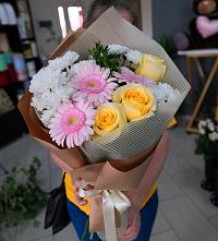 Букет цветов из:  Герберы, Розы и Хризантемы в Ищёрской