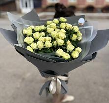 Букет Белые кустовые розы Солинеро в Ищёрской