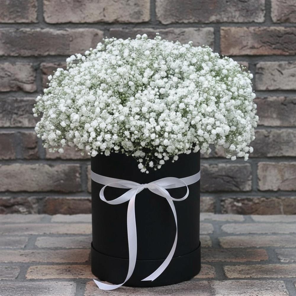 Цветочная композиция из Гипсофила в шляпной коробке в Ищёрской