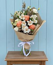 Букет цветов из:  Альстромерии, Лизиантусы, Розы и Хризантемы в Ищёрской