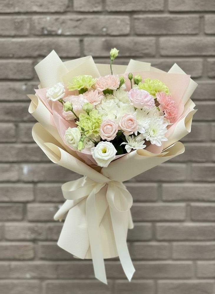 Букет цветов из: Гвоздики, Розы, Лизиантусы и Хризантемы в Ищёрской