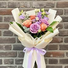 Букет цветов из:  Лизиантусы и Розы #REPLACE_PRED# Ищёрской