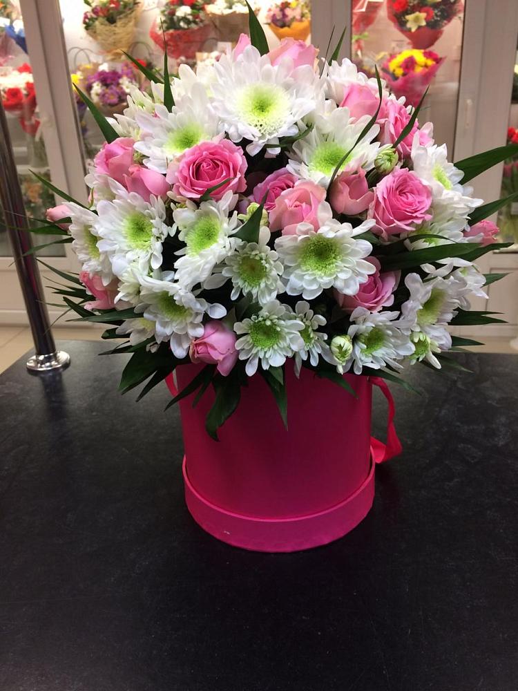 Цветочная композиция из Розы и Хризантемы в шляпной коробке в Ищёрской