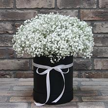 Цветочная композиция из Гипсофила в шляпной коробке в Ищёрской