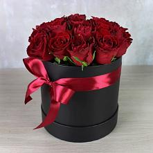 Цветочная композиция из Розы в шляпной коробке в Ищёрской