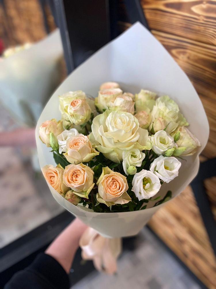 Букет цветов из: Розы и Лизиантусы в Ищёрской